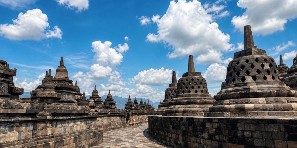hire a car with a driver in borobudur magelang