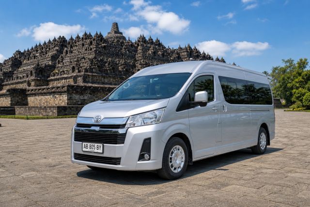 hire a minibus in yogyakarta with driver